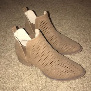 Woman’s NEW Brown Ankled Booties